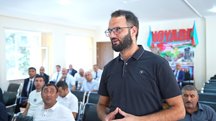 Rayon İcra Hakimiyyətinin başçısı 17 saylı tam orta məktəbdə vətəndaşlarla görüşü təşkil olunub