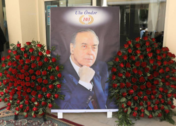 Xətai rayonunun orta ümumtəhsil məktəblərində Ümummilli lider Heydər Əliyevin anadan olmasının 103-cü ildönümü münasibətilə silsilə tədbirlər keçirilib.