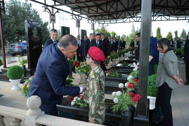 Xətai rayon ictimaiyyəti 27 Sentyabr – Anım Günü ilə əlaqədar şəhid məzarlarını ziyarət edib