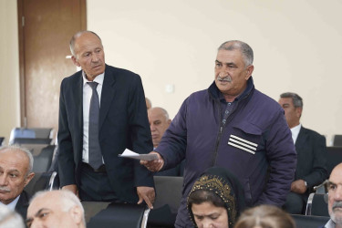 Rayon İcra Hakimiyyətinin başçısı 95 saylı tam orta məktəbdə vətəndaşlarla görüşüb