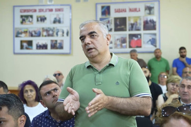Rayon İcra Hakimiyyətinin başçısı 27 saylı tam orta məktəbdə vətəndaşlarla görüşü təşkil olunub