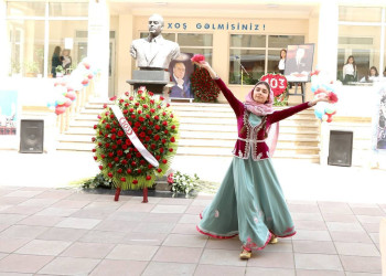 Xətai rayonunun orta ümumtəhsil məktəblərində Ümummilli lider Heydər Əliyevin anadan olmasının 103-cü ildönümü münasibətilə silsilə tədbirlər keçirilib.