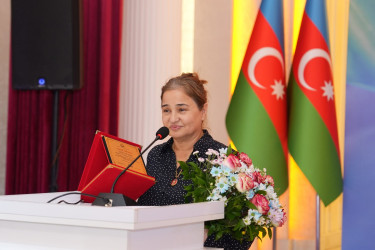 Xətai rayonunda Beynəlxalq Müəllimlər Günü münasibətilə “Zirvəyə Aparan İşıq” adlı tədbir keçirilib.