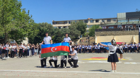 Xətai rayon məktəblərində "Son Zəng" çalındı