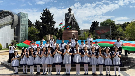 Xətai rayonunun orta ümumtəhsil məktəblərində Ümummilli lider Heydər Əliyevin anadan olmasının 103-cü ildönümü münasibətilə silsilə tədbirlər keçirilib.