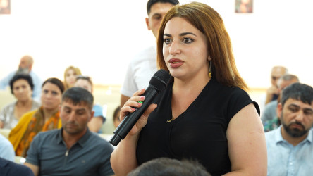 Rayon İcra Hakimiyyətinin başçısı 263 saylı tam orta məktəbdə vətəndaşlarla görüşüb