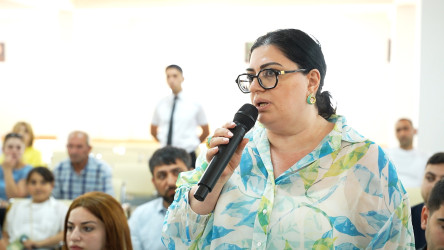 Rayon İcra Hakimiyyətinin başçısı 263 saylı tam orta məktəbdə vətəndaşlarla görüşüb