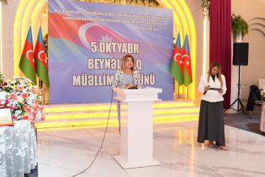 Xətai rayonunda Beynəlxalq Müəllimlər Günü münasibətilə “Zirvəyə Aparan İşıq” adlı tədbir keçirilib.