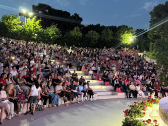 Xətai rayonunda Əməkdar artist Aybəniz Haşımovanın iştirakı ilə  konsert proqramı təşkil olunub