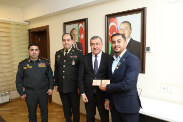 Xətai rayonunda Azərbaycan Respublikası Prezidentinin Sərəncamına əsasən təltif olunmuş hərbçilərin mükafatlarının təqdimetmə mərasimi keçirilib.