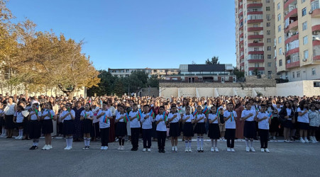 Yeni tədris ilinin başlanması münasibətilə Xətai rayonunun təhsil müəssisələrində təntənəli tədbirlər keçirilib