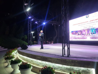 Xətai rayonunda “Səhnəmizin Şəfəq Çağı” adlı teatr-konsert proqramı keçirilib