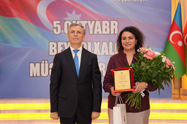 Xətai rayonunda Beynəlxalq Müəllimlər Günü münasibətilə “Zirvəyə Aparan İşıq” adlı tədbir keçirilib.