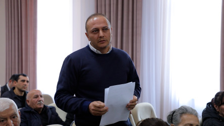 Rayon İcra Hakimiyyətinin başçısı 59 saylı tam orta məktəbdə vətəndaşlarla görüşüb