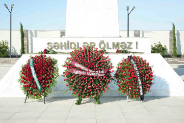 Xətai rayon ictimaiyyəti 27 Sentyabr – Anım Günü ilə əlaqədar şəhid məzarlarını ziyarət edib
