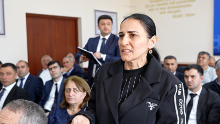 Rayon İcra Hakimiyyətinin başçısı 56 saylı tam orta məktəbdə vətəndaşlarla görüşüb