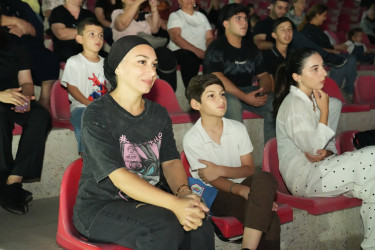 Xətai rayonunda “Səhnəmizin Şəfəq Çağı” adlı teatr-konsert proqramı keçirilib