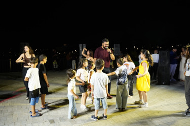 Xətai rayonunda Nizami Gəncəvi adına parkda sakinlər üçün növbəti konsert proqramı təşkil olunub