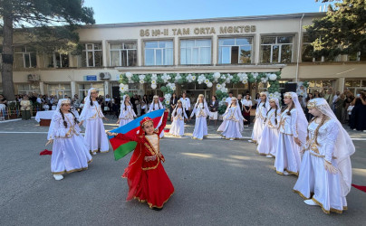 Yeni tədris ilinin başlanması münasibətilə Xətai rayonunun təhsil müəssisələrində təntənəli tədbirlər keçirilib