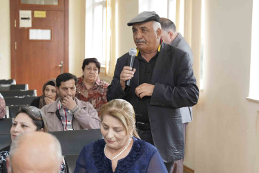 Rayon İcra Hakimiyyətinin başçısı 221 saylı tam orta məktəbdə vətəndaşlarla görüşüb