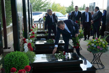 Xətai rayon ictimaiyyəti 27 Sentyabr – Anım Günü ilə əlaqədar şəhid məzarlarını ziyarət edib
