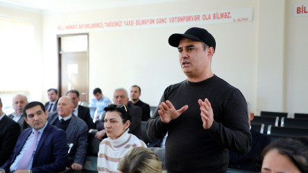 Rayon İcra Hakimiyyətinin başçısı 48 saylı tam orta məktəbdə vətəndaşlarla görüşüb