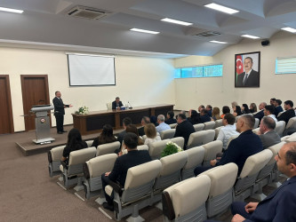 "Dövlət Qulluqçularının Peşə Bayramı Günü" münasibətilə Xətai rayon İcra Hakimiyyətində tədbir küçirilib.