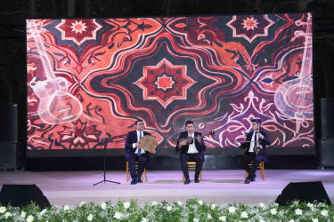 Xətai rayonunda "26 avqust-Beynəlxalq Azərbaycan Muğamı və Musiqisi Günü" münasibətilə muğam axşamı təşkil olunub+VİDEO
