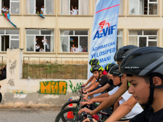 Xətai rayonunun məktəbliləri arasında velosiped yarışı keçirilib