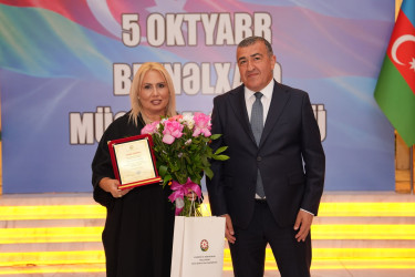 Xətai rayonunda Beynəlxalq Müəllimlər Günü münasibətilə “Zirvəyə Aparan İşıq” adlı tədbir keçirilib.