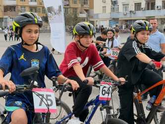 Xətai rayonunun məktəbliləri arasında velosiped yarışı keçirilib