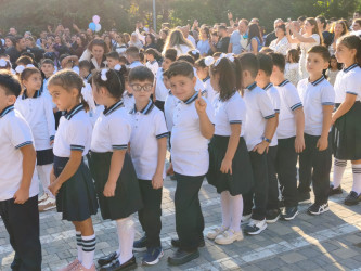 Yeni tədris ilinin başlanması münasibətilə Xətai rayonunun təhsil müəssisələrində təntənəli tədbirlər keçirilib