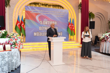 Xətai rayonunda Beynəlxalq Müəllimlər Günü münasibətilə “Zirvəyə Aparan İşıq” adlı tədbir keçirilib.