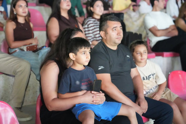 Xətai rayonunda “Səhnəmizin Şəfəq Çağı” adlı teatr-konsert proqramı keçirilib