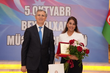 Xətai rayonunda Beynəlxalq Müəllimlər Günü münasibətilə “Zirvəyə Aparan İşıq” adlı tədbir keçirilib.