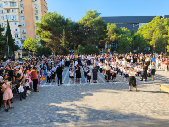 Yeni tədris ilinin başlanması münasibətilə Xətai rayonunun təhsil müəssisələrində təntənəli tədbirlər keçirilib