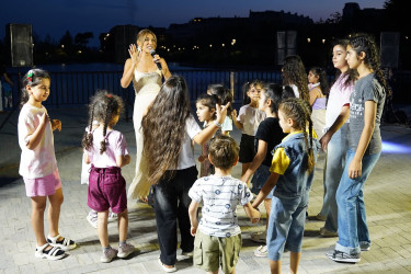 Xətai rayonunda Nizami Gəncəvi adına parkda sakinlər üçün növbəti konsert proqramı təşkil olunub