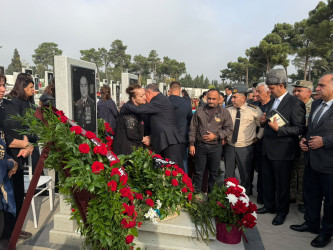 Vətən Müharibəsi şəhidi Ramaldanov Babək Meyvəddin oğlunun məzarı ziyarət edilib