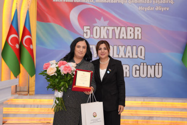 Xətai rayonunda Beynəlxalq Müəllimlər Günü münasibətilə “Zirvəyə Aparan İşıq” adlı tədbir keçirilib.