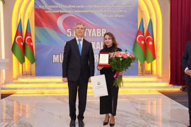 Xətai rayonunda Beynəlxalq Müəllimlər Günü münasibətilə “Zirvəyə Aparan İşıq” adlı tədbir keçirilib.