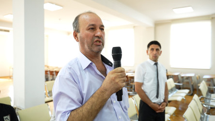 Rayon İcra Hakimiyyətinin başçısı 263 saylı tam orta məktəbdə vətəndaşlarla görüşüb