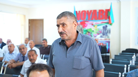 Rayon İcra Hakimiyyətinin başçısı 17 saylı tam orta məktəbdə vətəndaşlarla görüşü təşkil olunub