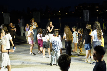 Xətai rayonunda Nizami Gəncəvi adına parkda sakinlər üçün növbəti konsert proqramı təşkil olunub