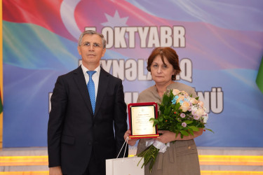 Xətai rayonunda Beynəlxalq Müəllimlər Günü münasibətilə “Zirvəyə Aparan İşıq” adlı tədbir keçirilib.