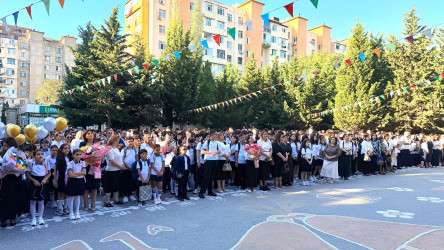 Yeni tədris ilinin başlanması münasibətilə Xətai rayonunun təhsil müəssisələrində təntənəli tədbirlər keçirilib
