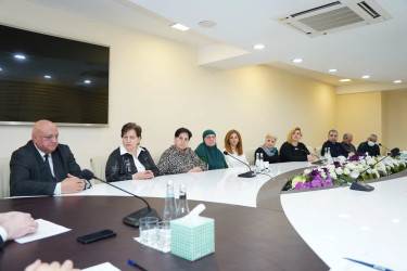 Xocalı soyqırımının 34-cü  ildönümü ilə bağlı  Xətai rayon İcra Hakimiyyətində Xocalıdan olan  şəhid ailələri ilə görüş keçirilib