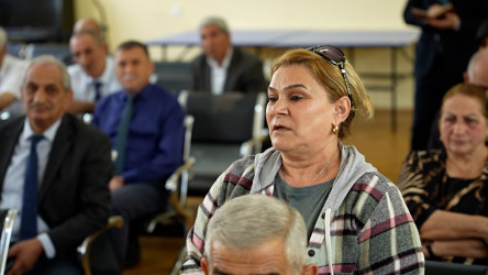 Rayon İcra Hakimiyyətinin başçısı 249 saylı tam orta məktəbdə vətəndaşlarla görüşüb