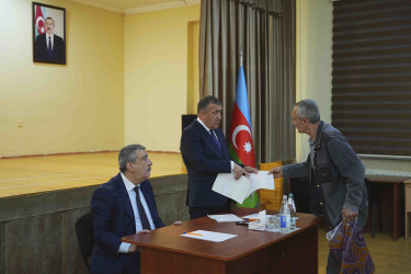 Rayon İcra Hakimiyyətinin başçısı 27 saylı tam orta məktəbdə vətəndaşlarla görüşü təşkil olunub