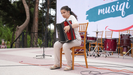 Xətai rayonunda gənc istedadların“Təbəssüm üçün musiqi” adlı konserti keçirilib+VİDEO