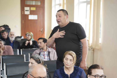 Rayon İcra Hakimiyyətinin başçısı 221 saylı tam orta məktəbdə vətəndaşlarla görüşüb